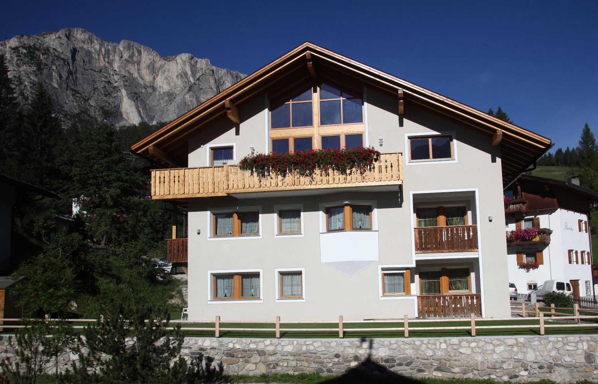 Ciasa Rudiferia Appartamenti In Alta Badia Ngoại thất bức ảnh